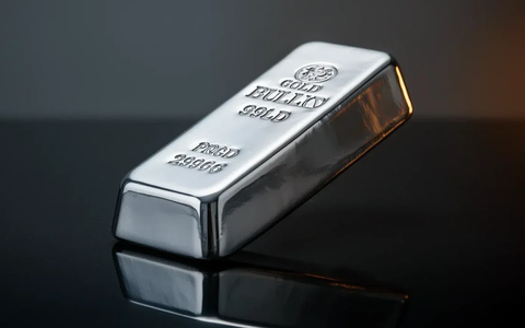 La plata se despeña ante la tormenta perfecta: petróleo al alza, dólar fuerte y dudas sobre la Fed - Foto: über boerse-global.de