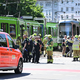 Einsatzkräfte von Polizei und Feuerwehr stehen nach einem Unfall neben zwei Stadtbahnen. - Foto: Julian Stratenschulte/dpa