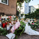 Blumen und Kerzen am Unfallort: In Dinslaken ist die Trauer nach dem Unfalltod zweier Kinder groß. - Foto: Oliver Berg/dpa
