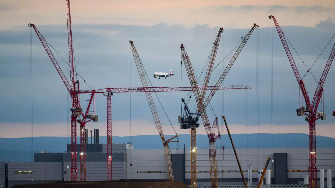 Der «Wettbewerbsreport Ostdeutschland» des Dresdner Ifo-Instituts sieht die Gefahr, dass der Osten Deutschlands wirtschaftlich den Anschluss verliert. (Archivbild) - Bild: Robert Michael/dpa
