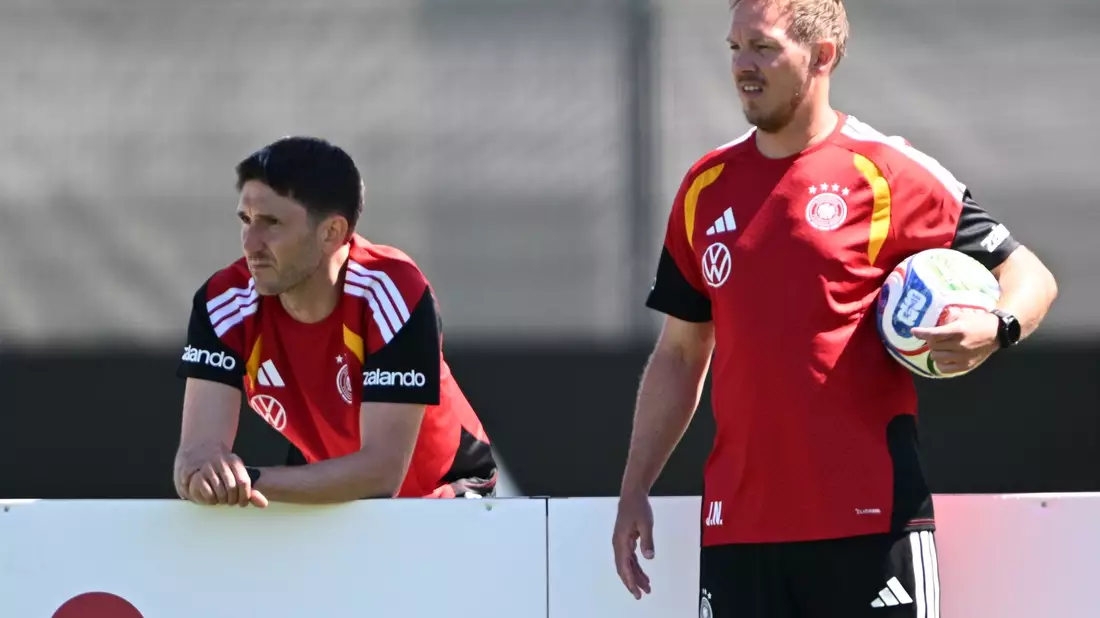 Auf geht's: Julian Nagelsmann strahlt beim Training Tatendrang aus.  - Bild: Federico Gambarini/dpa