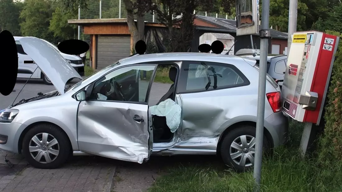 POL-MI: 18-Jähriger nach Kreuzungsunfall im Klinikum behandelt - Bild: presseportal.de