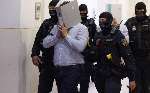Der Hauptangeklagte im Prozess um abgesagte Swift-Konzerte erhielt 15 Jahre Haft - Foto: Tobias Steinmaurer/APA/dpa