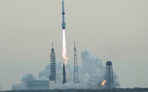 Vor dem Start einer New Glenn Rakete gab es eine Explosion. (Archivbild) - Foto: John Raoux/AP/dpa