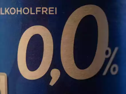 Der Pro-Kopf-Verbrauch von Bier lag letztes Jahr bei rund 84 Litern in Deutschland, davon waren rund 9 Liter alkoholfrei. (Symbolbild) - Foto: Christophe Gateau/dpa