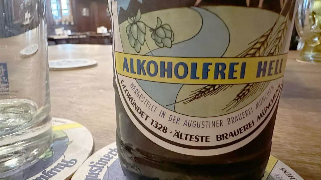 Bier ohne Alkohol ist deutlich gesünder. (Symbolbild)  - Bild: Gregor Tholl/dpa