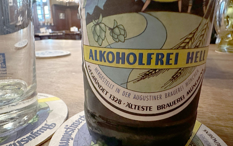 Bier ohne Alkohol ist deutlich gesünder. (Symbolbild)  - Foto: Gregor Tholl/dpa