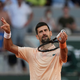 Hat in Paris sichtlich gute Laune: Novak Djokovic. - Foto: Thibault Camus/AP/dpa