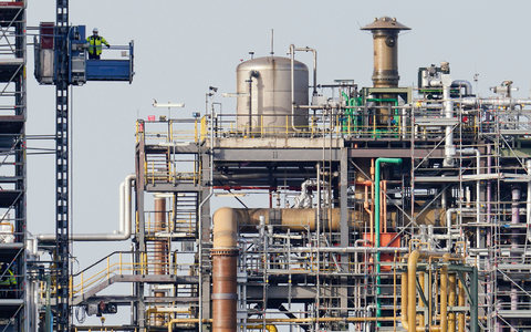 Chemieanlagen bei BASF: Der Konzern konnte zuletzt Preiserhöhungen durchsetzen  - Foto: Uwe Anspach/dpa