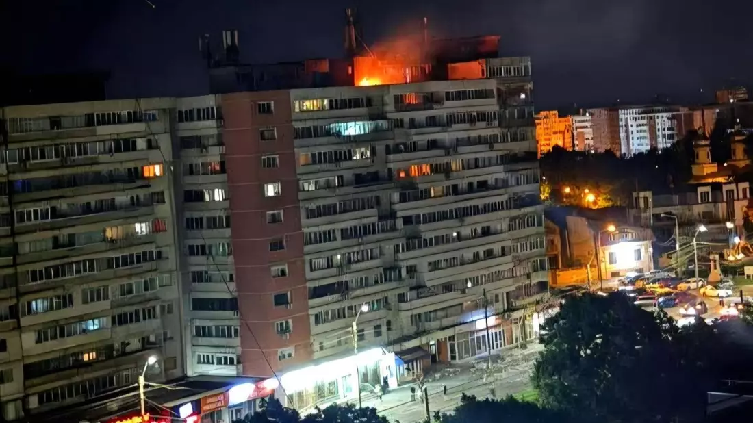 Im Zuge des Angriffskriegs gegen die Ukraine hat eine russische Drohne erstmals im benachbarten Nato- und EU-Land Rumänien ein Wohnhaus beschädigt und Menschen verletzt. - Bild: Uncredited/ISU Galati/AP/dpa