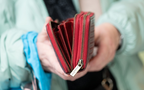 Steigende Preise belasten gerade Geringverdiener. (Symbolbild) - Foto: Sebastian Kahnert/dpa