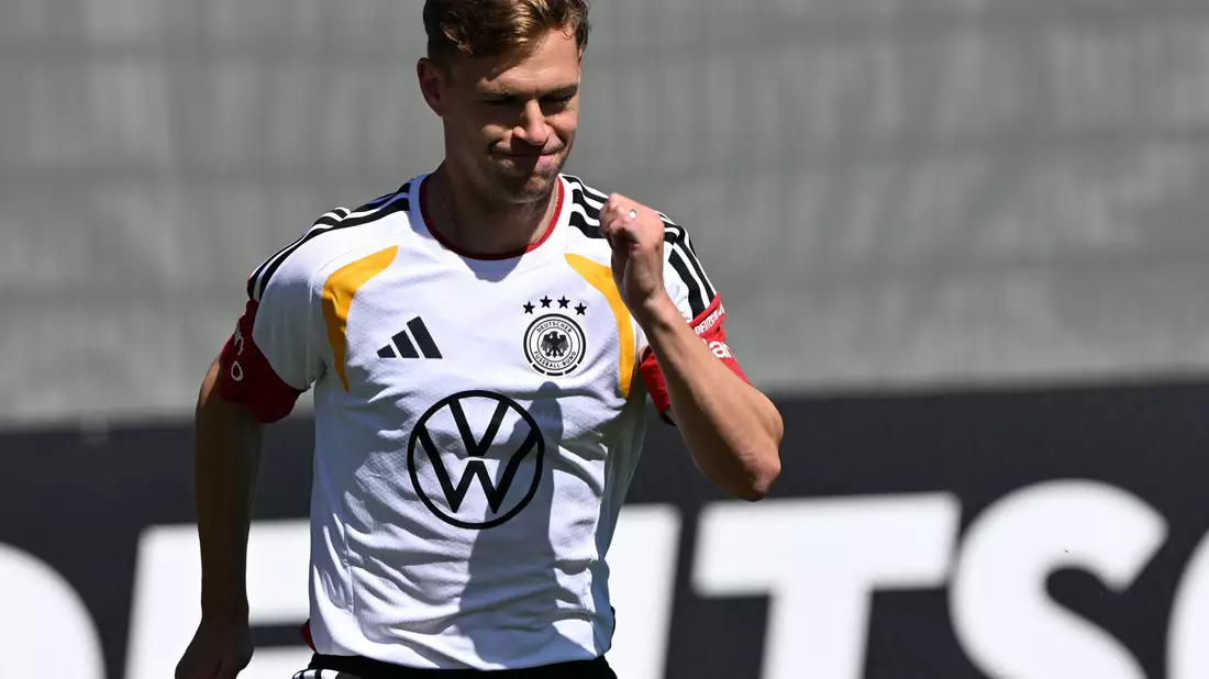 Joshua Kimmich geht als Kapitän immer voran, auch auf dem Trainingsplatz. - Bild: Federico Gambarini/dpa