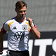 Joshua Kimmich geht als Kapitän immer voran, auch auf dem Trainingsplatz. - Foto: Federico Gambarini/dpa