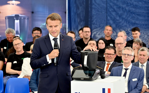 Besuch am Produktionsstandort: Vorwerk überreicht Präsident Macron zweimillionsten Thermomix® aus deutsch-französischem Werksverbund - Foto: presseportal.de