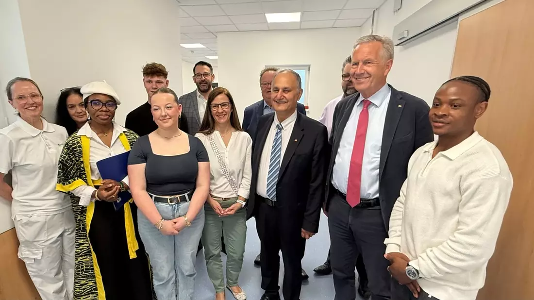 Alt-Bundespräsident Wulff diskutierte mit Schüler:innen und Pflege-Auszubildenden - Bild: presseportal.de
