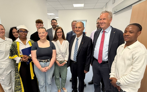 Alt-Bundespräsident Wulff diskutierte mit Schüler:innen und Pflege-Auszubildenden - Foto: presseportal.de