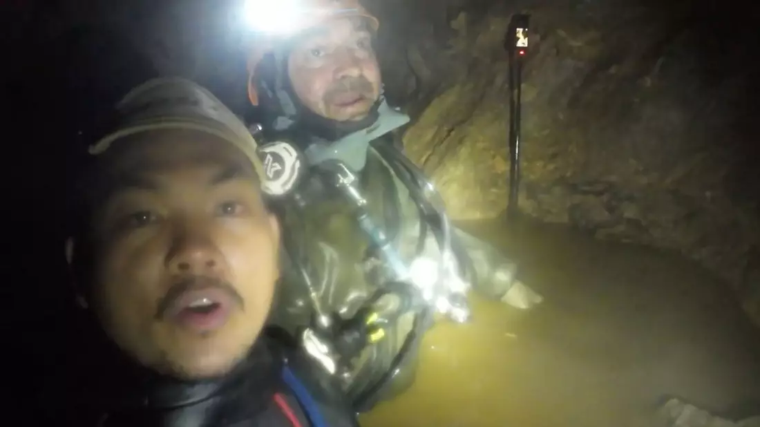 Retter hatten die fünf Männer am Mittwoch in der Höhle entdeckt. - Bild: Uncredited/Benz Norrased Palasing Seascout Diving/AP/dpa