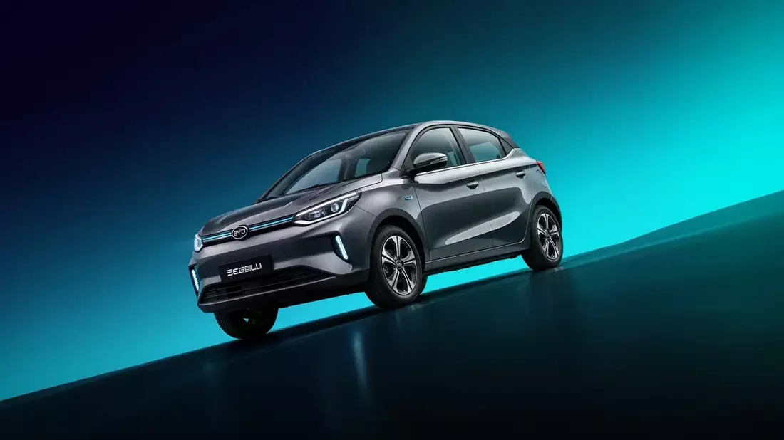 BYD Diversifies on Two Fronts: UK Electric Van and Record-Range Hybrid SUV Illustration mit AI erstellt übermittelt durch boerse-global.de