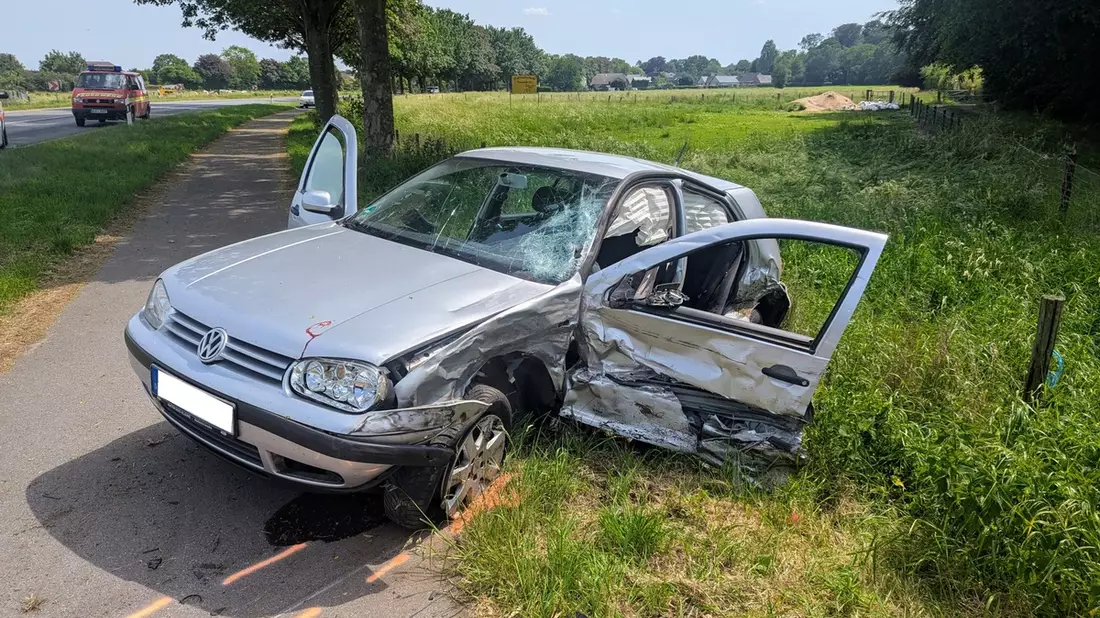FW-KLE: Verkehrsunfall mit vier Verletzten auf der Gocher Landstraße - Bild: presseportal.de