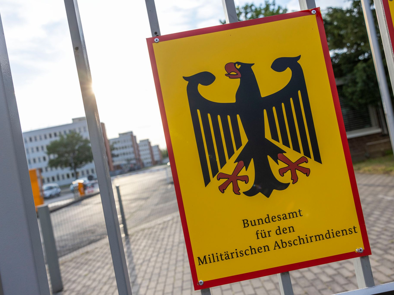 Der Militärische Abschirmdienst (MAD) ist der Nachrichtendienst der Bundeswehr. Er untersteht dem Verteidigungsministerium. (Symbolbild) - Foto: Thomas Banneyer/dpa