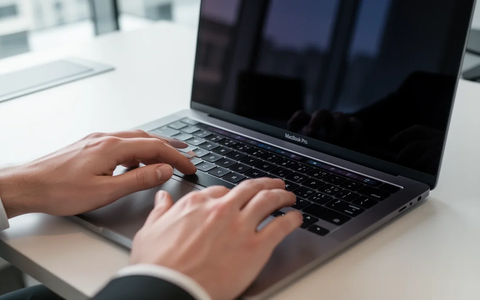 macOS Tahoe 26.2: Spotlight-Index wächst auf 117 GB und bremst System - Foto: über boerse-global.de