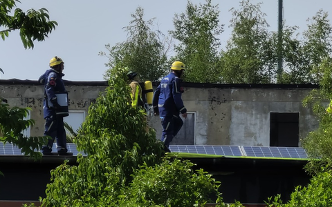 FW Grevenbroich: Feuerwehr Grevenbroich löscht Dachstuhlbrand in Kapellen - Foto: presseportal.de