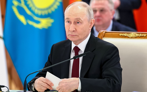 Putin sagt beim Wirtschaftsgipfel der Eurasischen Union, die Vorwürfe gegen Russland wegen eines Drohneneinschlags in Rumänien seien nicht bewiesen.  - Foto: Alexander Kazakov/Pool Sputnik Kremlin/AP/dpa