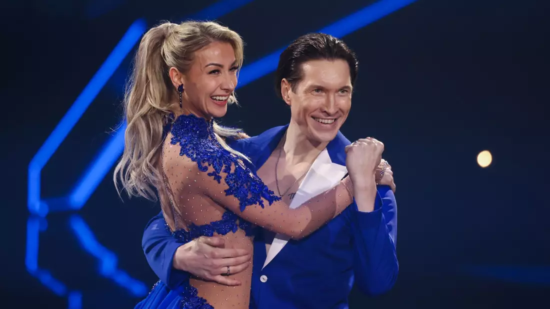 Anna-Carina Woitschack holte sich mit ihrem ersten Tanz im «Let's Dance»-Finale direkt 30 Punkte. - Bild: Rolf Vennenbernd/dpa