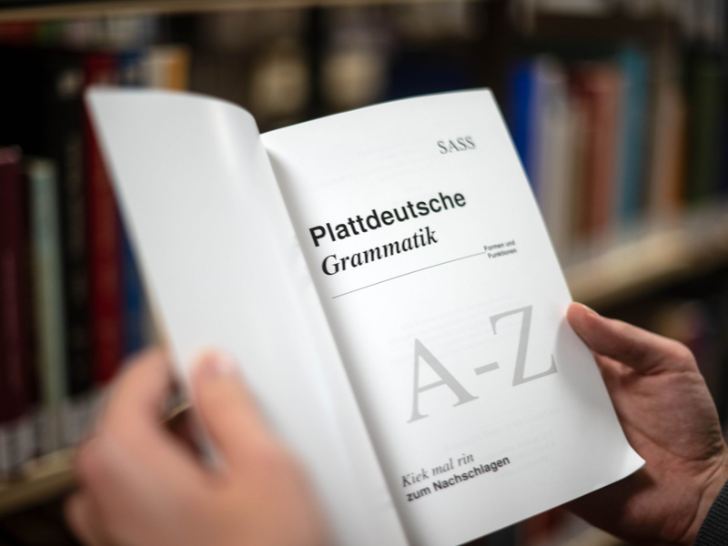 Auch Plattdeutsch hat seine Regeln. (Symbolbild) - Foto: Sina Schuldt/dpa