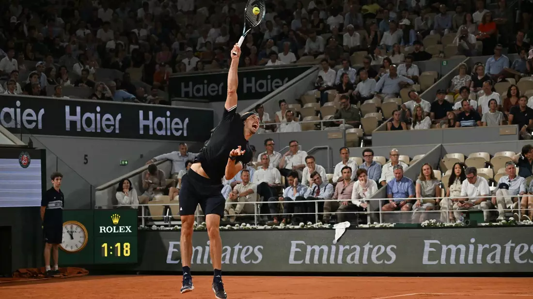 Alexander Zverev streckt sich.  - Bild: Emma Da Silva/AP/dpa