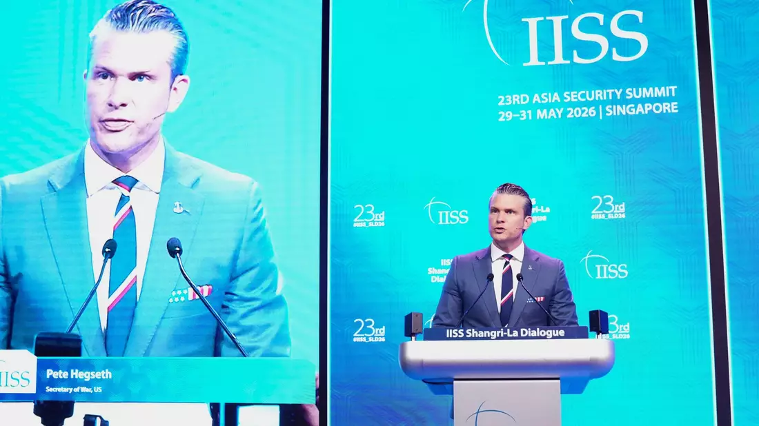 Hegseth hat Europa in Singapur scharf kritisiert. - Bild: Achmad Ibrahim/AP/dpa