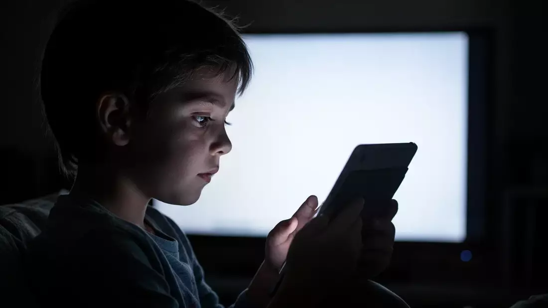 Cefalea digitale: Kopfschmerzen durch Smartphones nehmen deutlich zu - Bild: über boerse-global.de