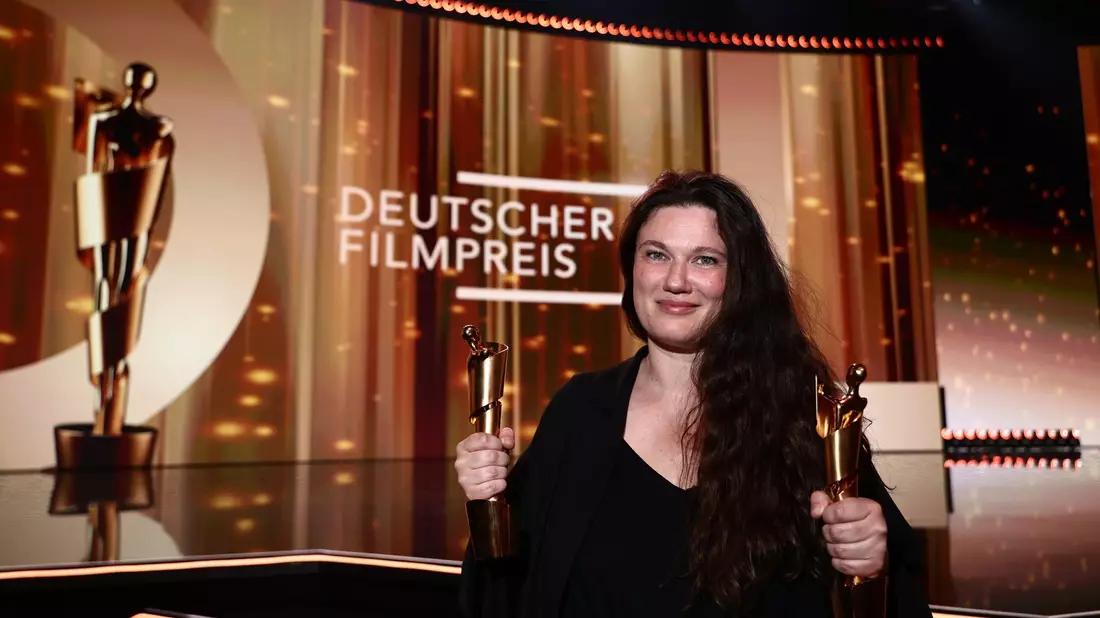 Mascha Schilinskis «In die Sonne schauen» gewann zehn Auszeichnungen. - Bild: Christoph Soeder/dpa
