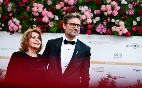 Ein besonderes Duo: Senta Berger mit ihrem Sohn Simon Verhoeven. - Foto: Sebastian Christoph Gollnow/dpa