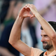 Ein Herzchen für die Fans - war es Novak Djokovics letzter Auftritt in Paris? - Foto: Christophe Ena/AP/dpa