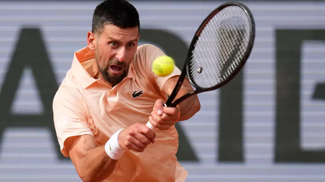 Novak Djokovic musste in seinem Drittrundenmatch bei den French Open hart kämpfen. - Bild: Christophe Ena/AP/dpa