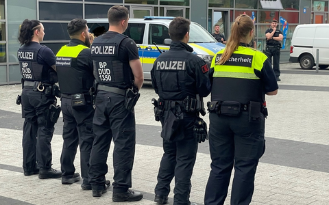 BPOLD-H: Schwerpunktkontrollen in und rund um den Hauptbahnhof Hannover: Polizei kontrolliert zahlreiche Personen und stellt Messer sowie aufgefundene Drogen sicher - Foto: presseportal.de