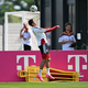 Jamal Musiala freut sich auf den WM-Start. - Foto: Federico Gambarini/dpa