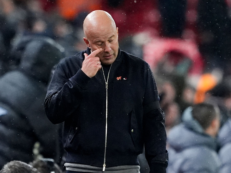 Arne Slot muss den FC Liverpool verlassen.  - Foto: Peter Byrne/PA Wire/dpa