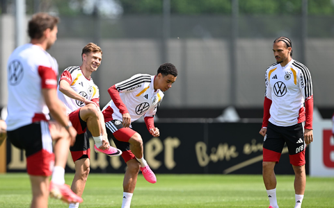Joshua Kimmich, Jamal Musiala und Leroy Sané (v.l.n.r.) im Abschlusstraining der Nationalmannschaft - Foto: Federico Gambarini/dpa