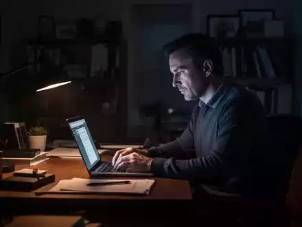 Hushed Hybrid: 37 Prozent arbeiten außerhalb ihres Vertrags - Foto: über boerse-global.de