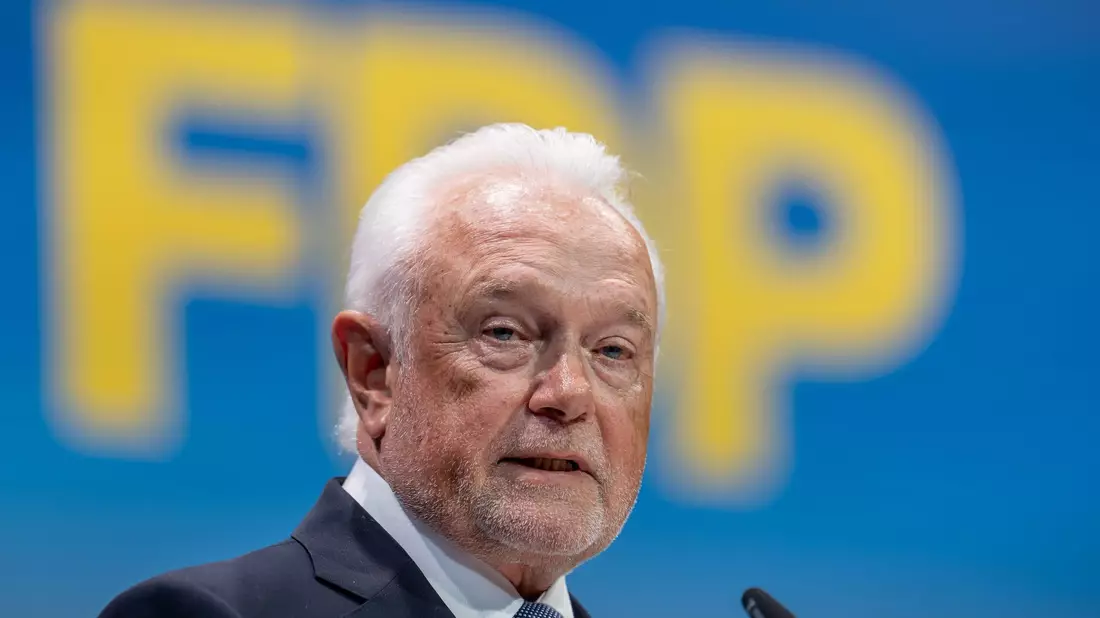 Kubicki hat sich gegen die überraschende Gegenkandidatin bei der Wahl des FDP-Vorsitzes, Strack-Zimmermann, durchgesetzt. - Bild: Michael Kappeler/dpa