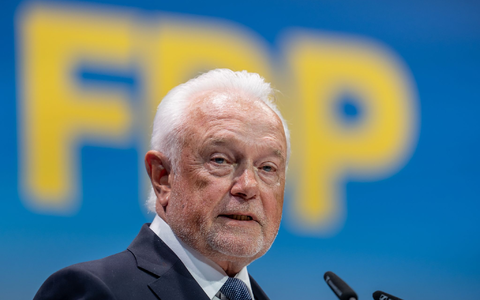 Kubicki hat sich gegen die überraschende Gegenkandidatin bei der Wahl des FDP-Vorsitzes, Strack-Zimmermann, durchgesetzt. - Foto: Michael Kappeler/dpa