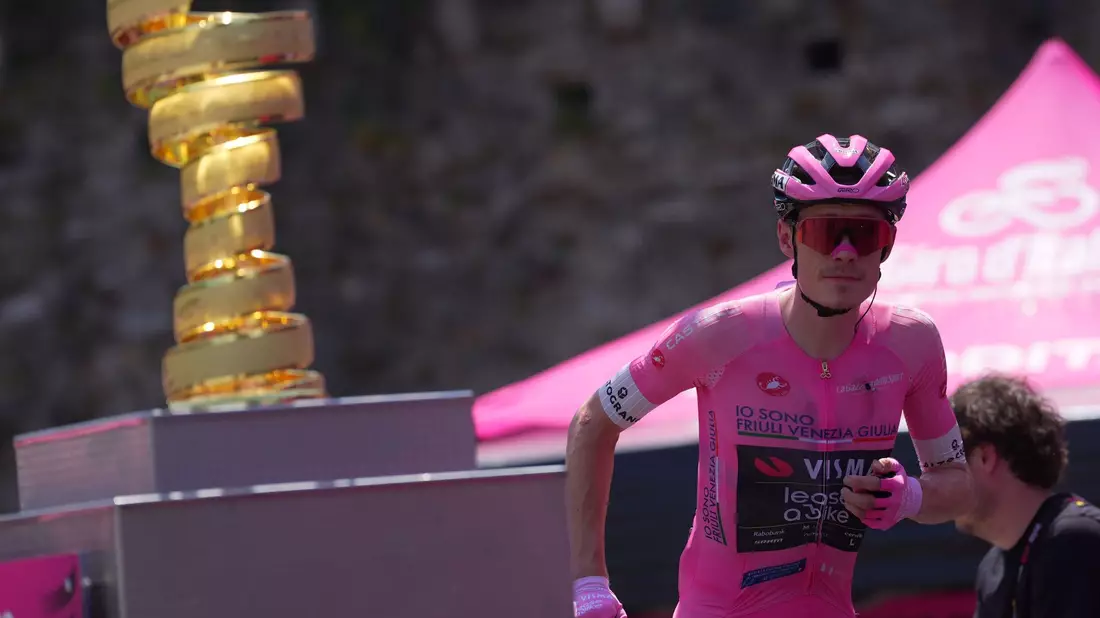 Hat die Giro-Trophäe fest im Blick: Jonas Vingegaard. (Archivbild) - Bild: Spada/LaPresse/AP/dpa