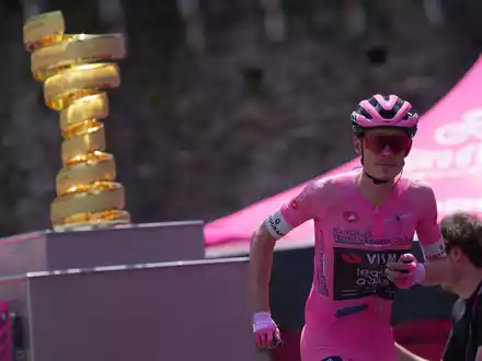Hat die Giro-Trophäe fest im Blick: Jonas Vingegaard. (Archivbild) - Foto: Spada/LaPresse/AP/dpa