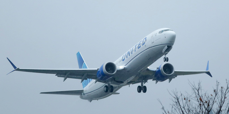 Passagierflugzeug muss nach Sicherheitsvorfall zwischenlanden. (Archivbild) - Foto: Ted S. Warren/AP/dpa