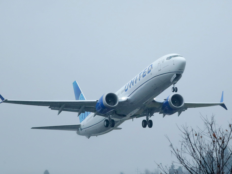 Passagierflugzeug muss nach Sicherheitsvorfall zwischenlanden. (Archivbild) - Foto: Ted S. Warren/AP/dpa