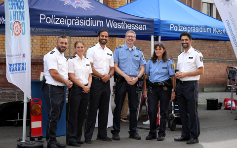 POL-WI: Biebricher Höfefest 2026: Zeichen des Respekts für Einsatzkräfte gesetzt - Foto: presseportal.de