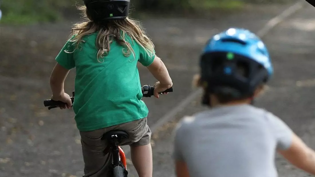 Kinder auf Fahrrädern (Archiv) - Bild: via dts Nachrichtenagentur