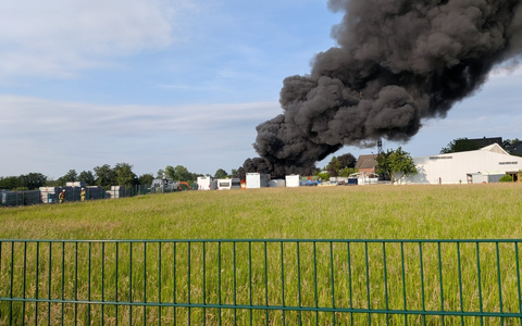 FW Burscheid: Großbrand beschäftigt Feuerwehr am Samstag - Foto: presseportal.de